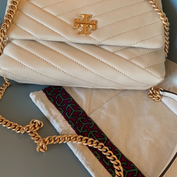 Tory Burch Cream Kira Chevron Quilted purse. - Picture 7 of 12
